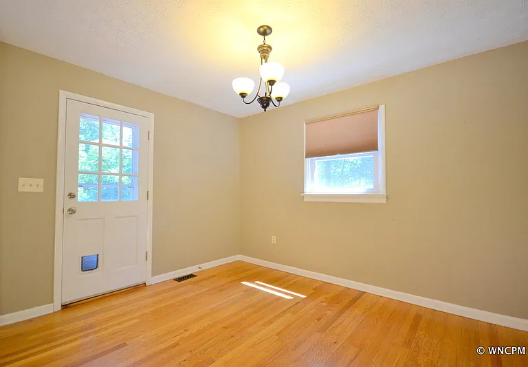 17 Laurel Park Dr — Photo 5