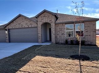 1091 Pebble Dr, Prairie Grove, AR 72753