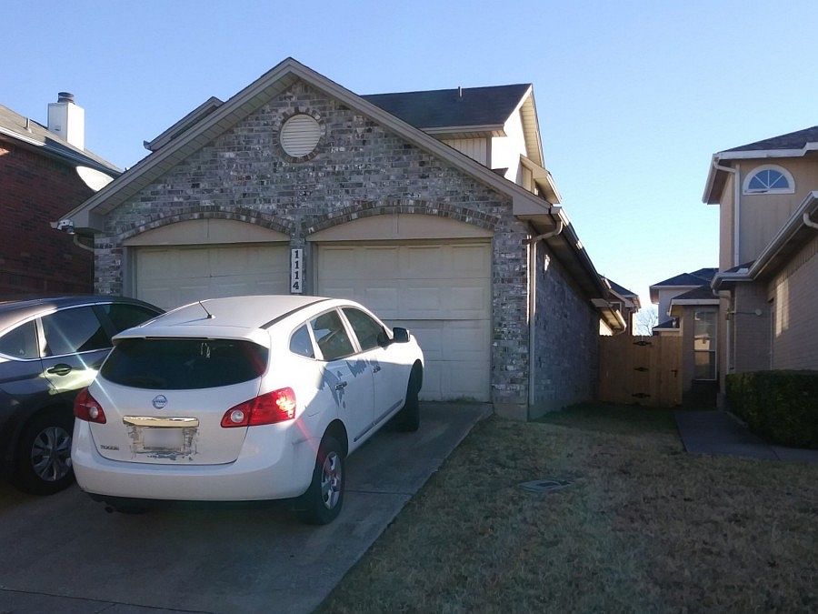 2nd image of 1114 Lombard Ln