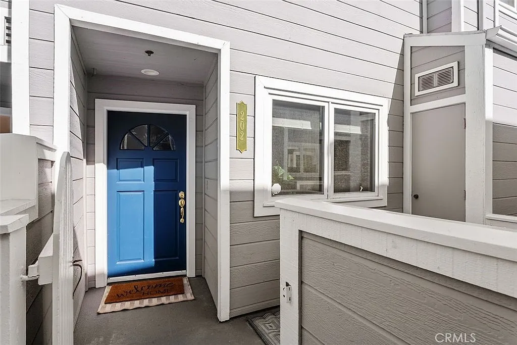 2 bed, 2.5 bath, 1358 sqft, $6,250 — Photo 2