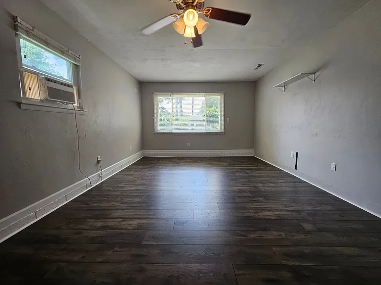 3413 Newport Dr — Photo 10