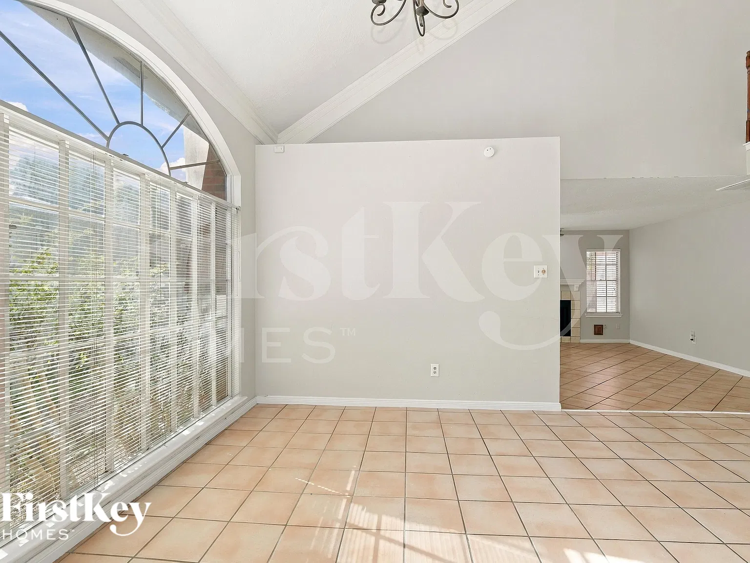 3 bed, 2.5 bath, 2719 sqft, $2,195 — Photo 3