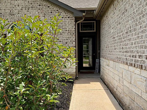 5th image of 315 Woodhaven Dr