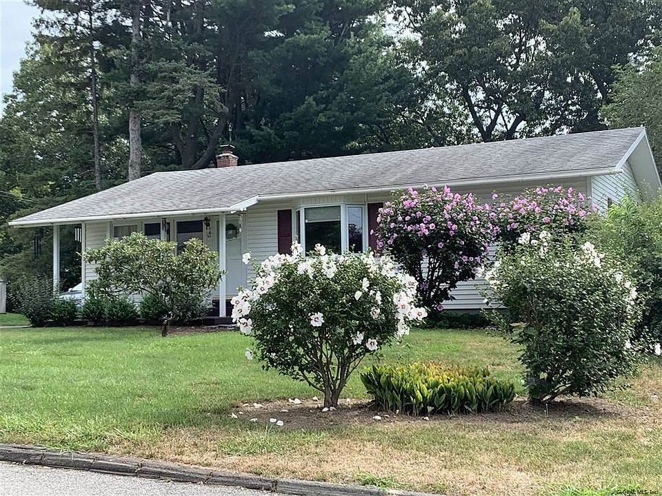 1st image of 21 Davis Dr