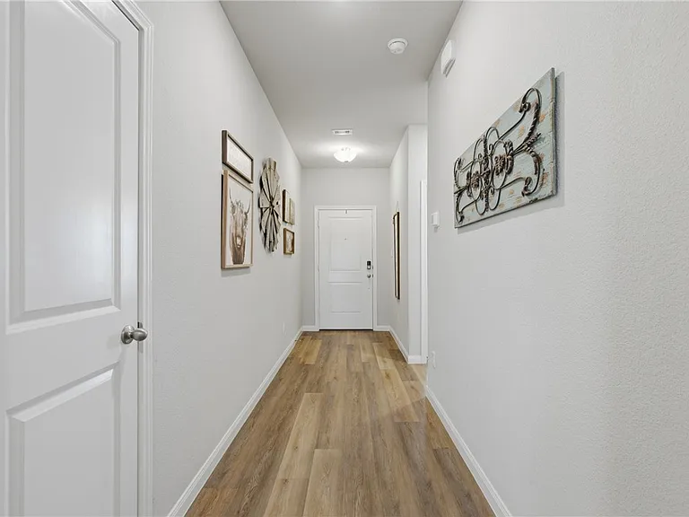 1878 Taggart Trl — Photo 3