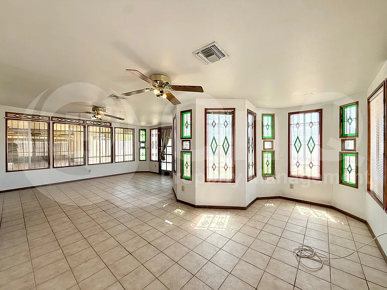5208 S 40th Pl — Photo 7