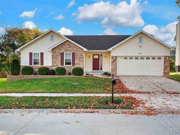 999 Winter Park Dr, Fenton, MO 63026