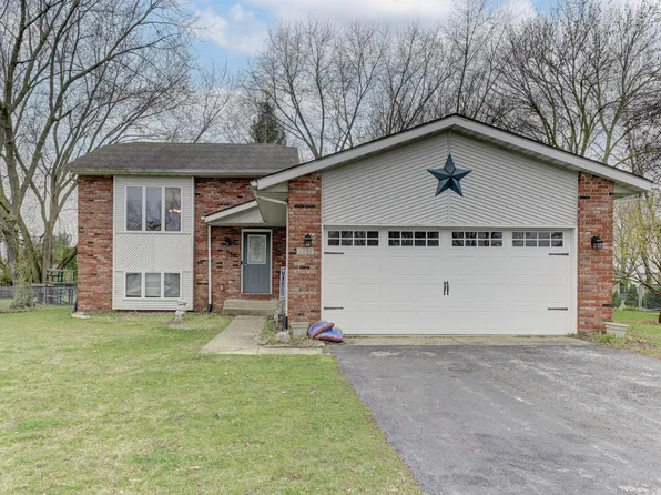 4237 Augusta Dr, Crown Point, IN 46307