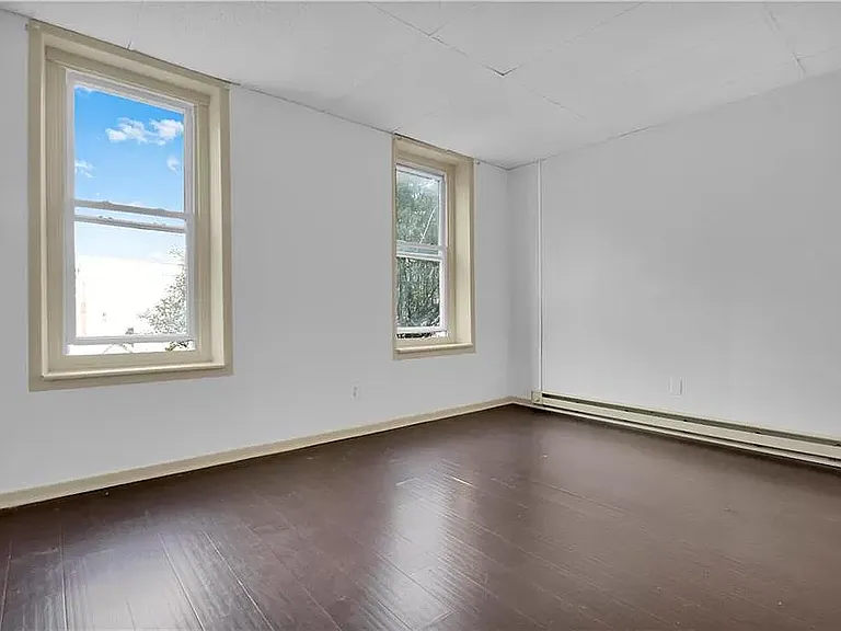 446 W Allen St — Photo 13