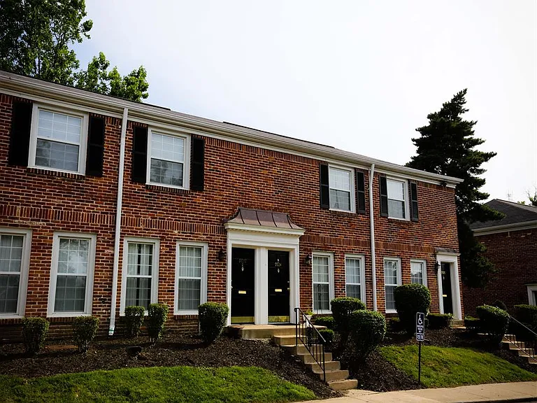 Warson Village Townhomes — Photo 11