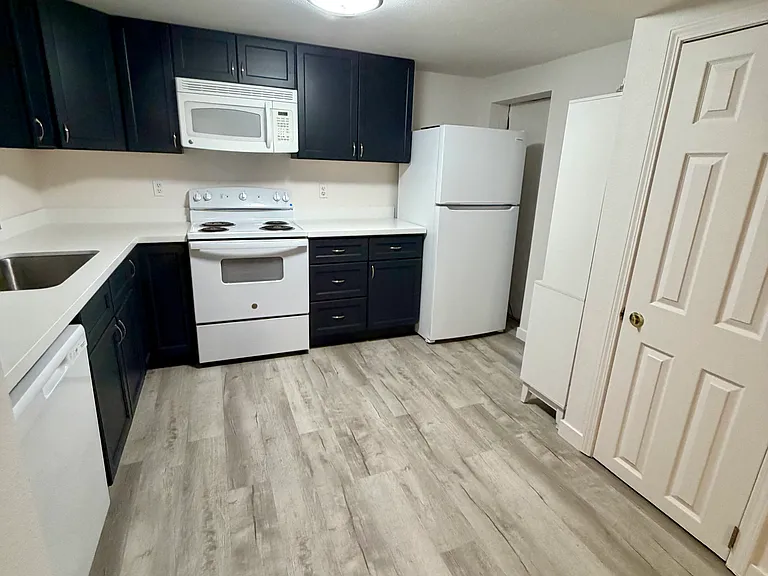 122 N Lewis St #B — Photo 4