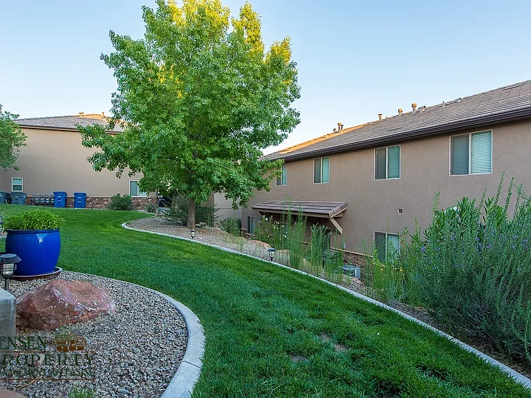 370 W Buena Vis #101 — Photo 17