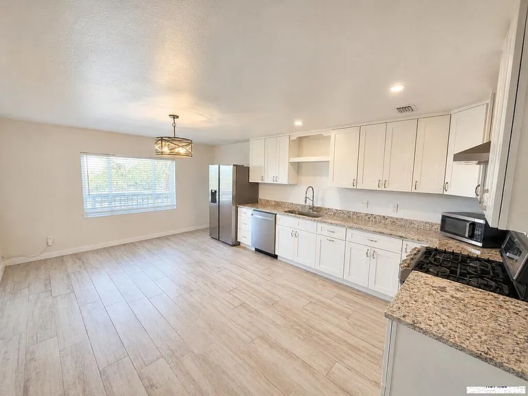47975 Michigan St #2 — Photo 6
