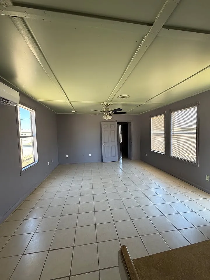 3 bed, $1,700 — Photo 1
