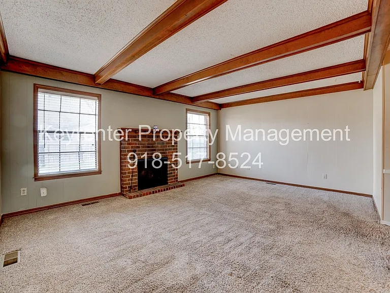 6105 S Troost Ave — Photo 8