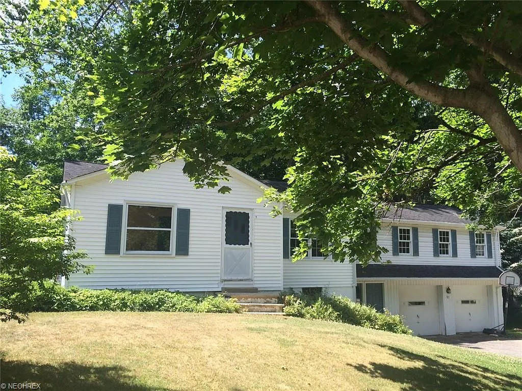 113 Olive St photo 1