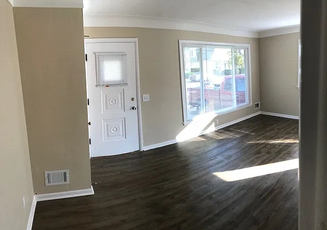 3 bed, 1.0 bath, 1170 sqft, $1,150 — Photo 3