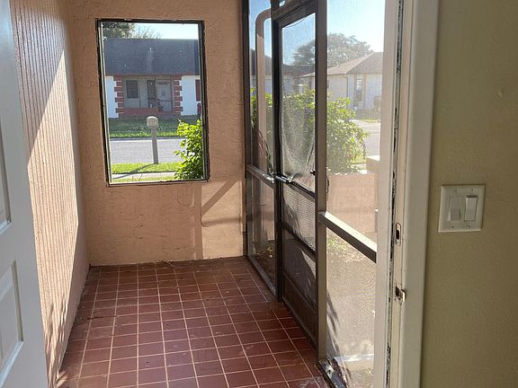 3rd image of 1317 Greenlea Dr