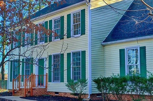 Beautiful colonial sited on a private lot.