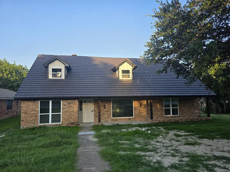 1900 Hillcrest Dr — Photo 12