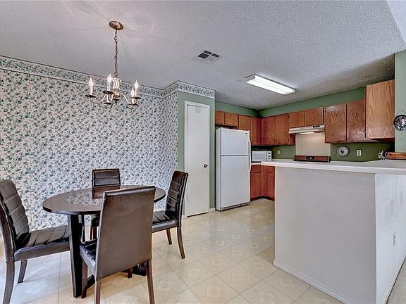 4th image of 14506 Donald Dr