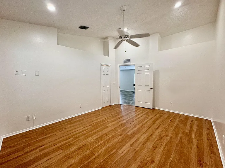 948 Grassy Island Ln — Photo 2