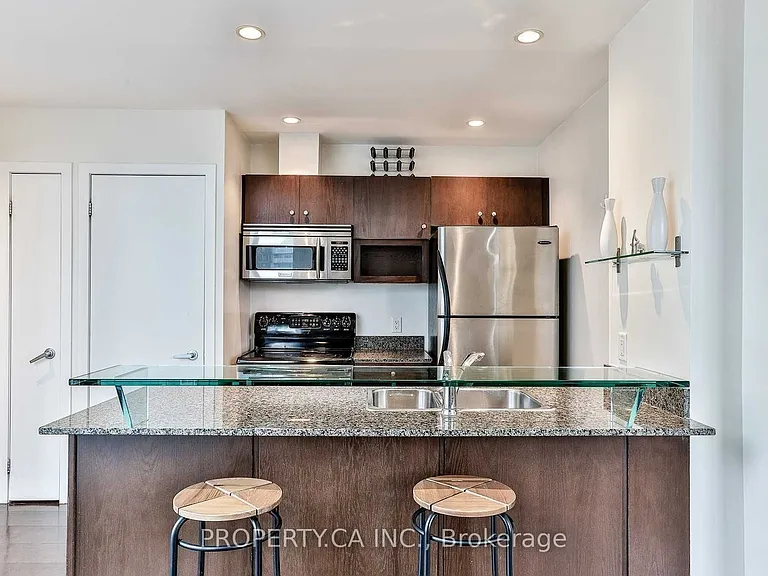208 Queens Quay W #3112 — Photo 4