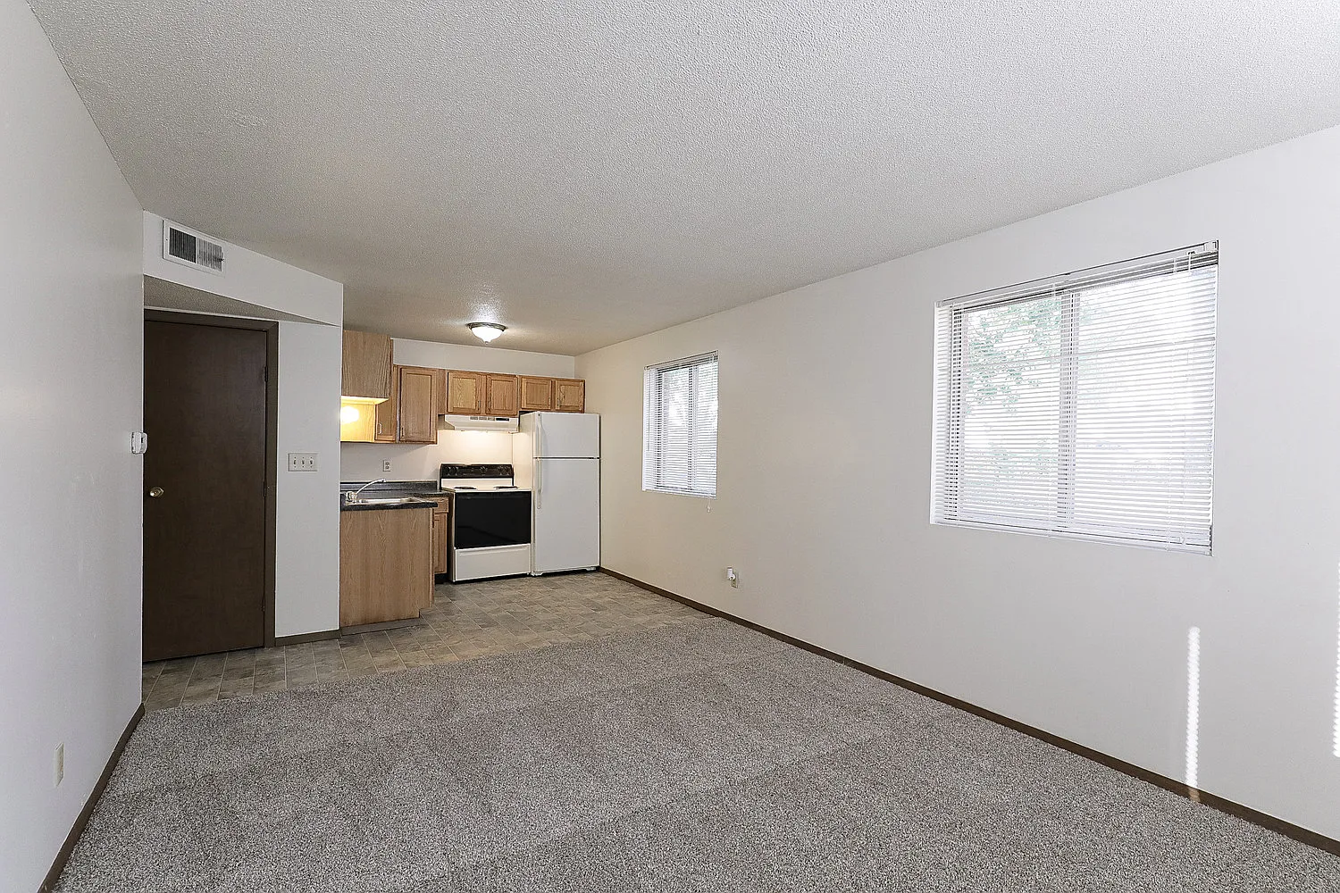 2 bed, 788 sqft, $699 — Photo 1