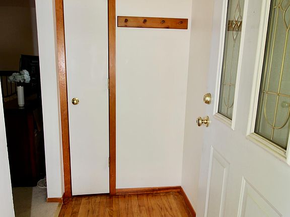 4th image of 242 Edgegrove Ave