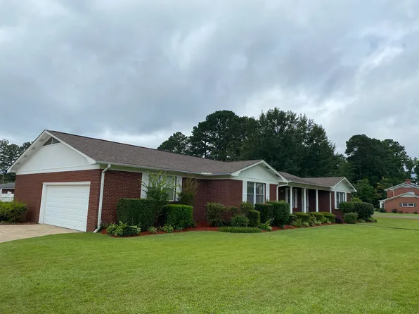 515 Meadowbrook Cir, Amory, MS 38821