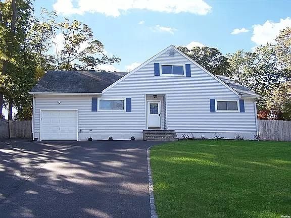 1st image of 2862 Pine Ave