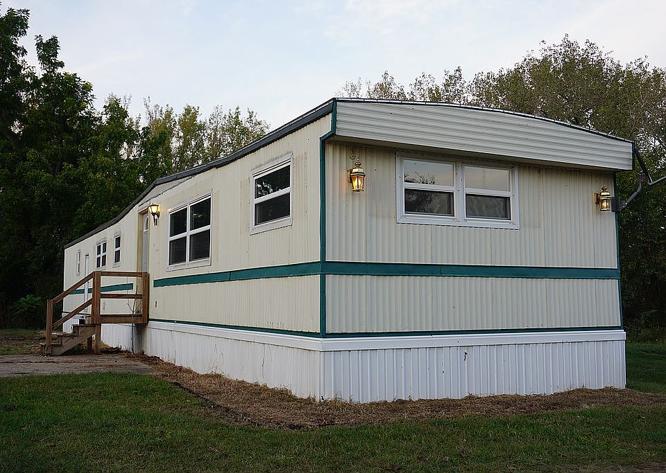 1st image of 124 River St Trailer 10