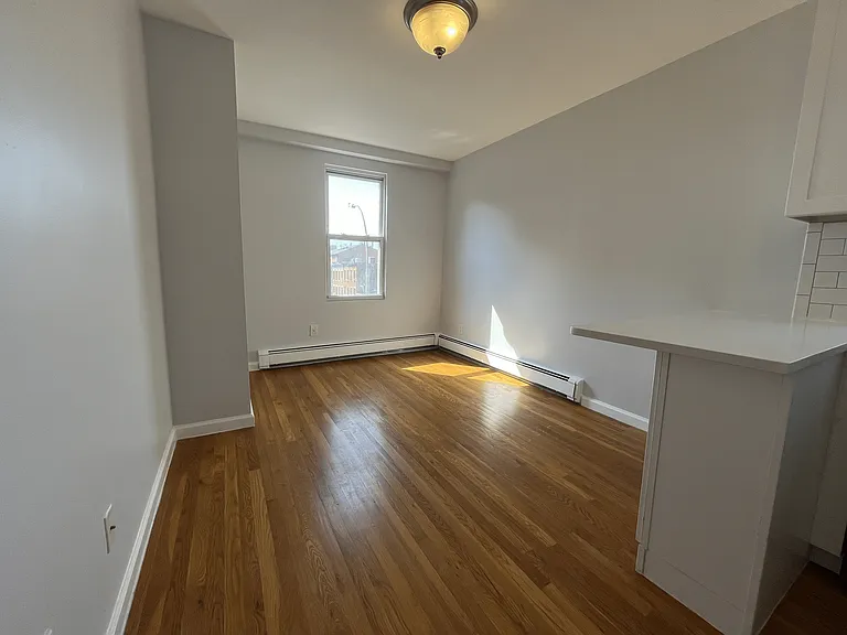 573 6th Ave #3A — Photo 1