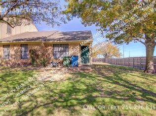 900 Lancelot Cir, Hewitt, TX 76643