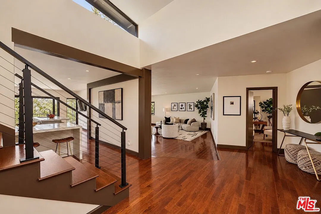 3 bed, 3.0 bath, 2096 sqft, $9,500 — Photo 2
