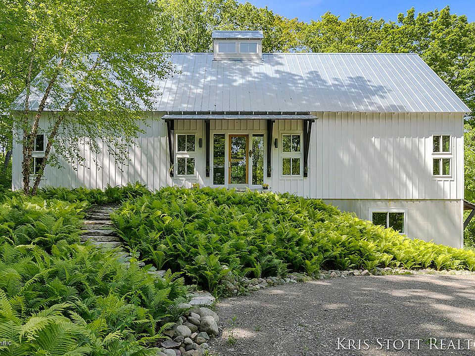 1st image of 5555 Canyon River Dr NE
