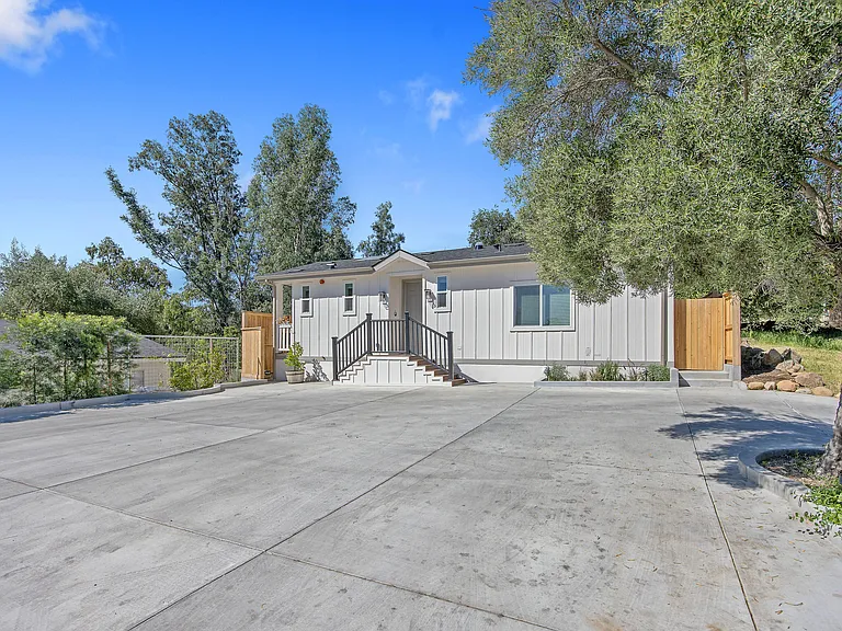 313 Raymond St #B — Photo 2