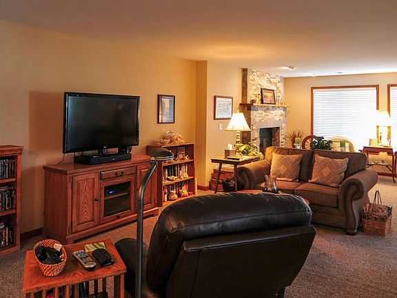 3rd image of 520 11th St NE APT 2