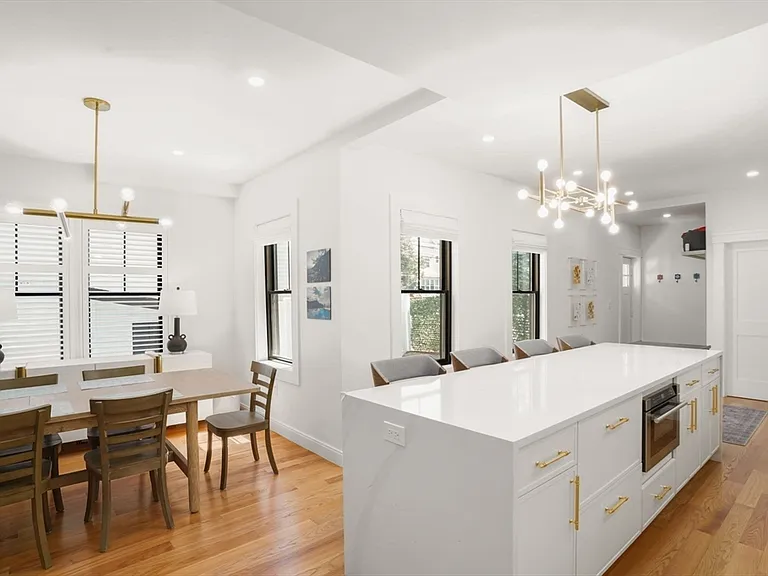 4 Fairlee St — Photo 4