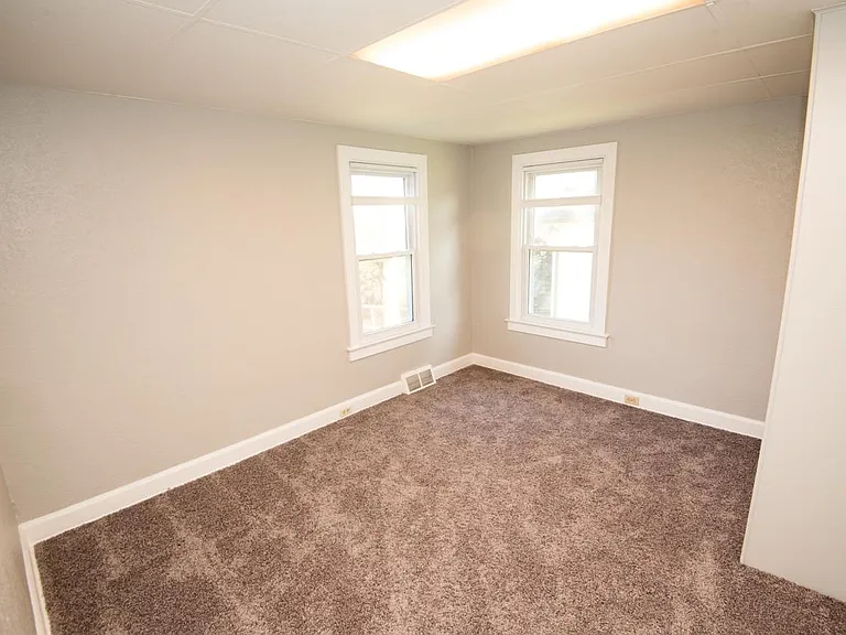 84 Summit Dr — Photo 9