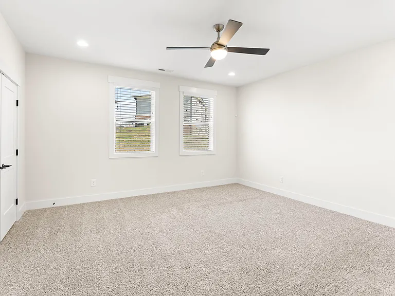 2045 Oakwood Ave — Photo 24