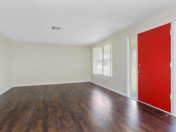 4th image of 679 Hartley Ave
