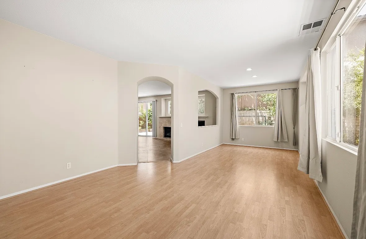 Building Photo - 477 Fallbrook Ave