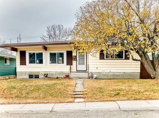 307 N Huntridge Rd NE, Calgary, AB T2K 4B8