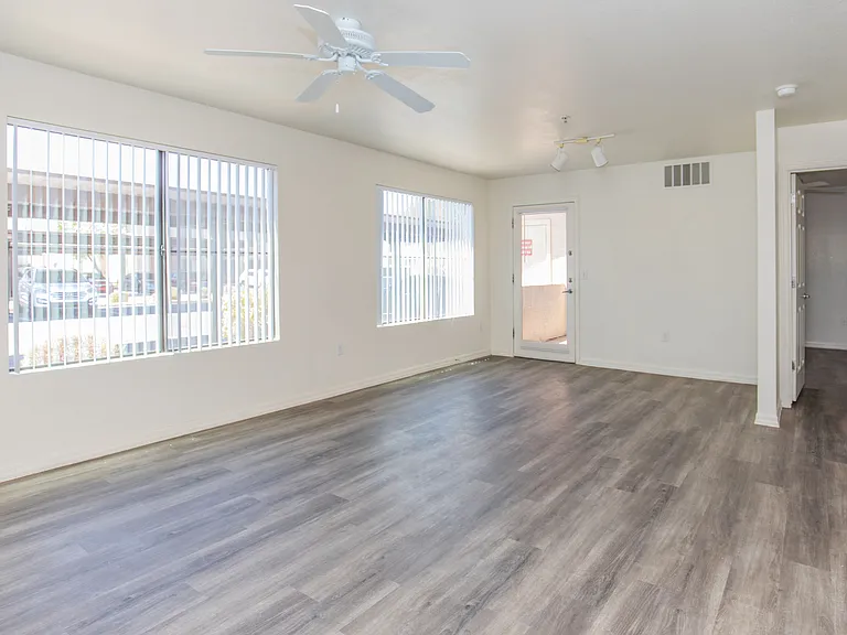 Indigo Pointe Apartments — Photo 33