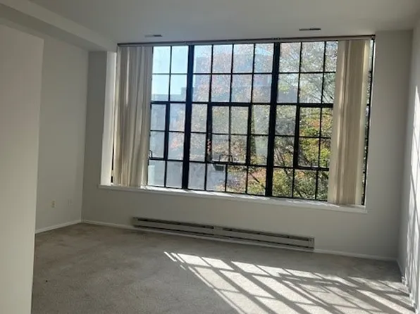 231 Race St APT H, Philadelphia, PA 19106