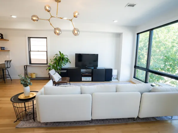 11 Irving Street image 3 of 21