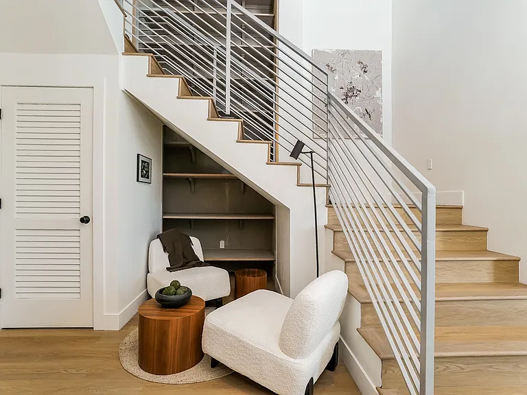 611 N Virgil — Photo 28