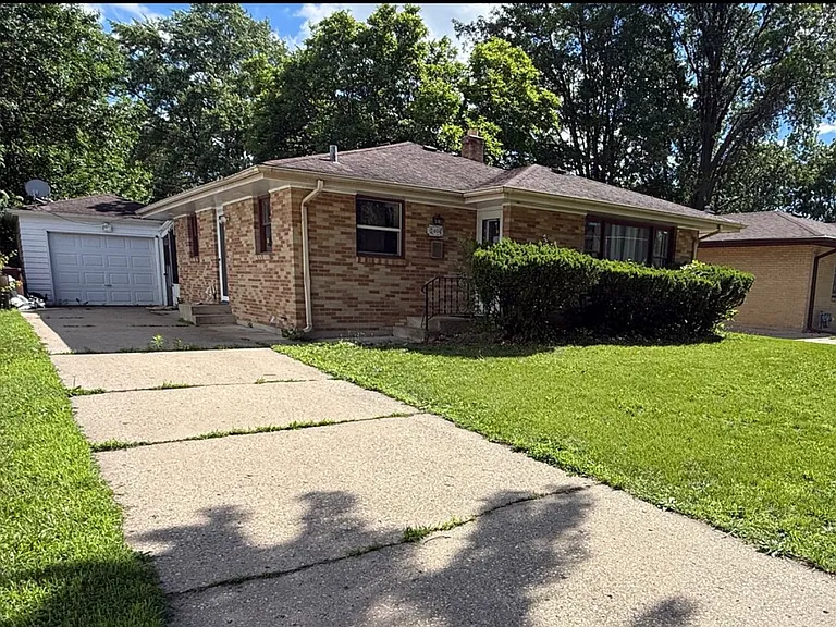 2404 Glenwood Ave — Photo 1