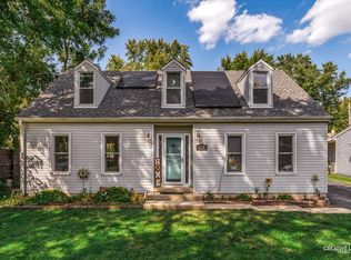 818 Menominee Dr, Lake In The Hills, IL 60156